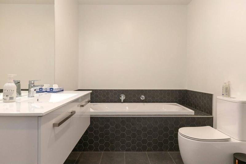 Peaceful Taupo Escape With King Suite and Comfort - image 11