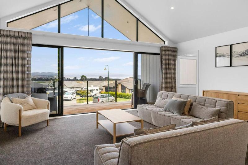 Peaceful Taupo Escape With King Suite and Comfort - image 15