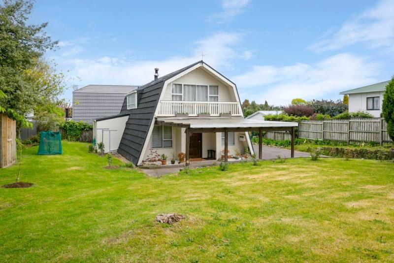 Cozy 3BR Home Walk to Taupo and Playground - image 12