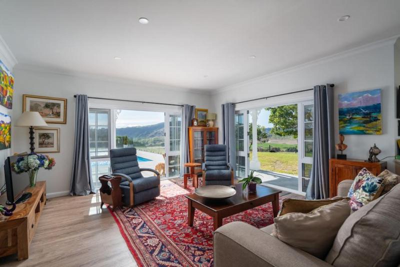 Luxury Group Escape With Spa Pool Views and Privacy - image 24