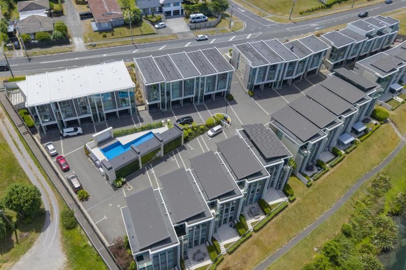 Riverside Apartment With Pool and Lake Access - image 16
