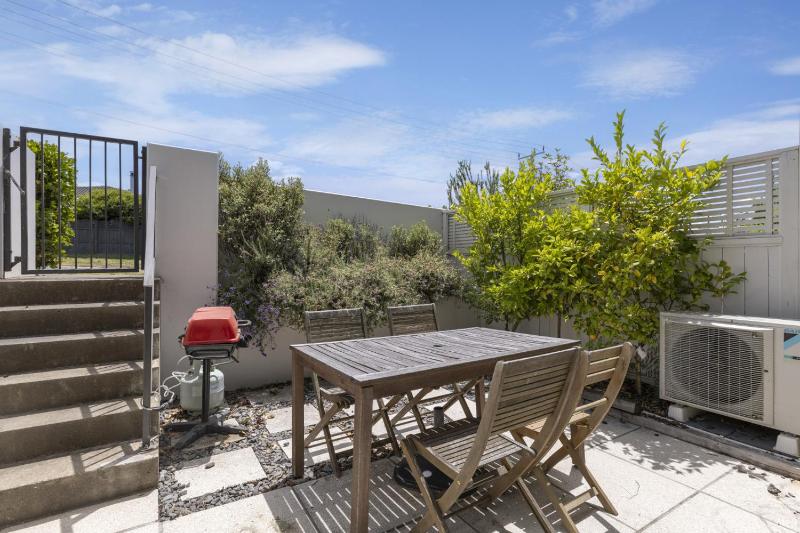 Riverside Apartment With Pool and Lake Access - image 14