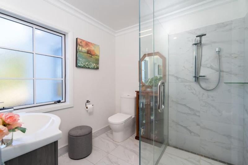 Luxury Group Escape With Spa Pool Views and Privacy - image 8