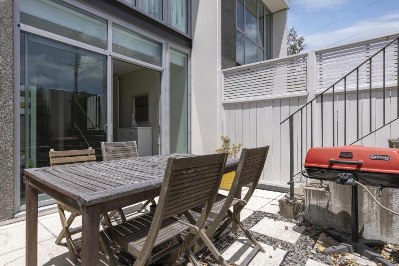 Riverside Apartment With Pool and Lake Access - image 26