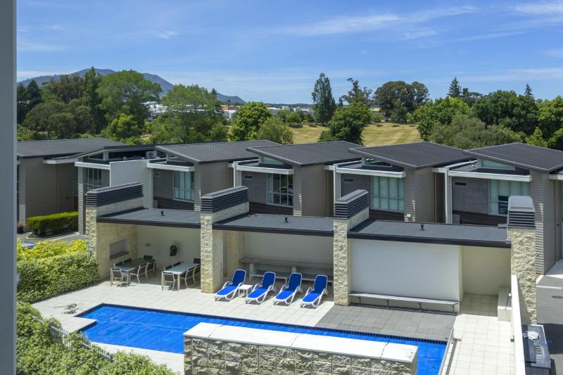 Riverside Apartment With Pool and Lake Access - image 10