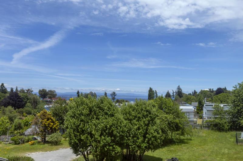 Riverside Apartment With Pool and Lake Access - image 27