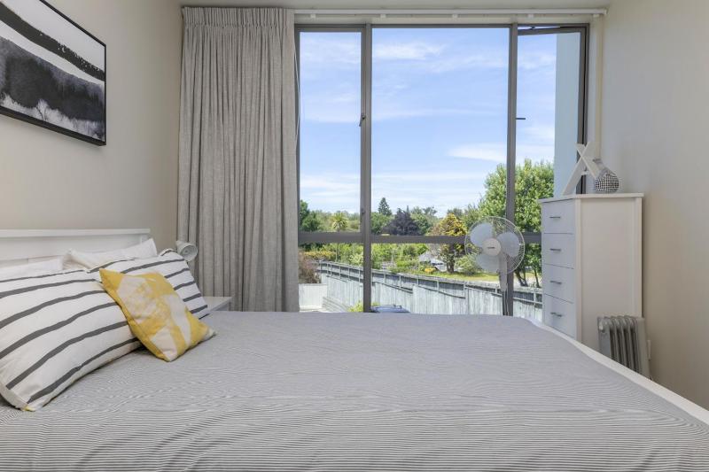 Riverside Apartment With Pool and Lake Access - image 28