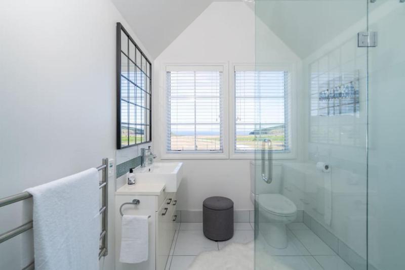 Luxury Group Escape With Spa Pool Views and Privacy - image 20