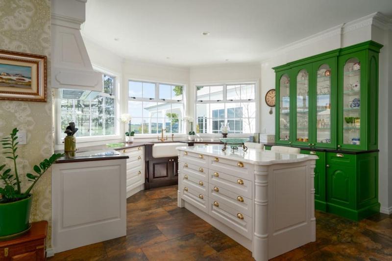 Luxury Group Escape With Spa Pool Views and Privacy - image 9