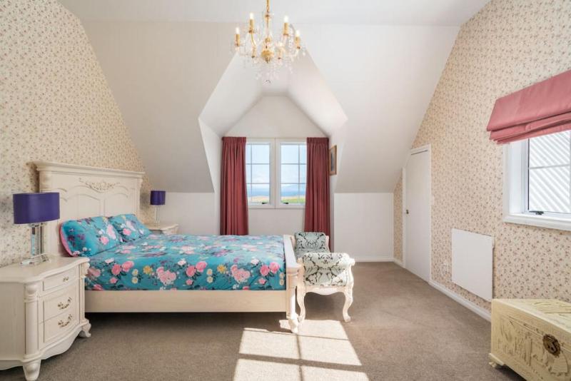 Luxury Group Escape With Spa Pool Views and Privacy - image 18