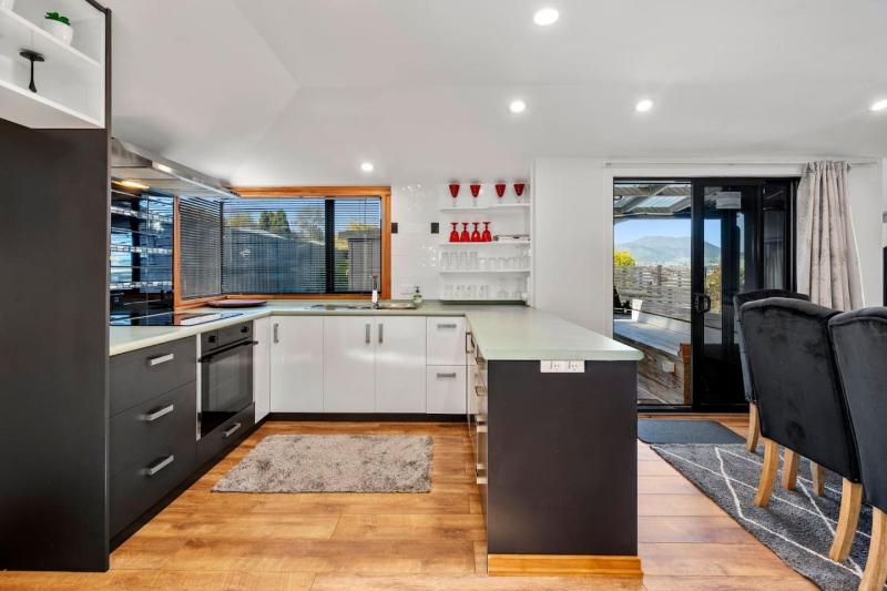 Te Aroha Whare Cozy 3BR Retreat With Garage and BBQ - image 22