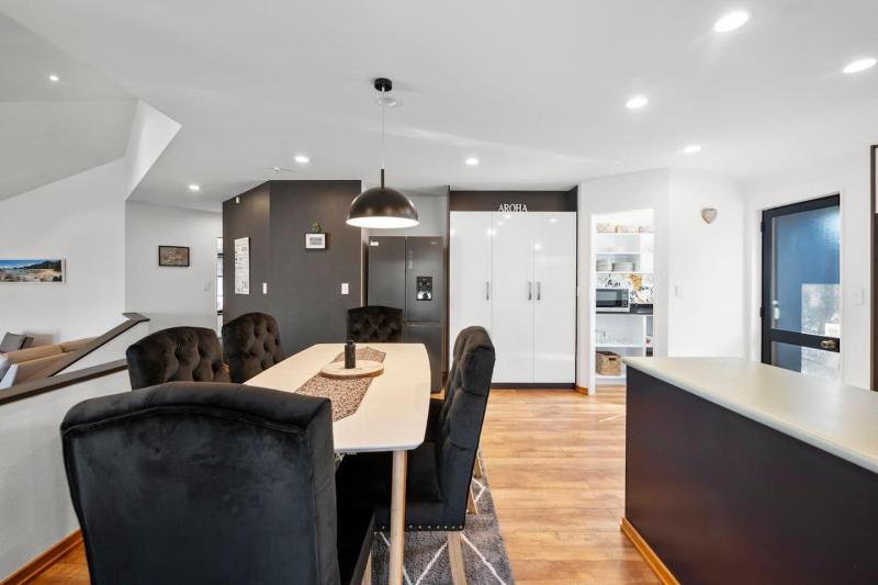 Te Aroha Whare Cozy 3BR Retreat With Garage and BBQ - image 31