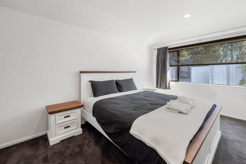 Te Aroha Whare Cozy 3BR Retreat With Garage and BBQ - image 7
