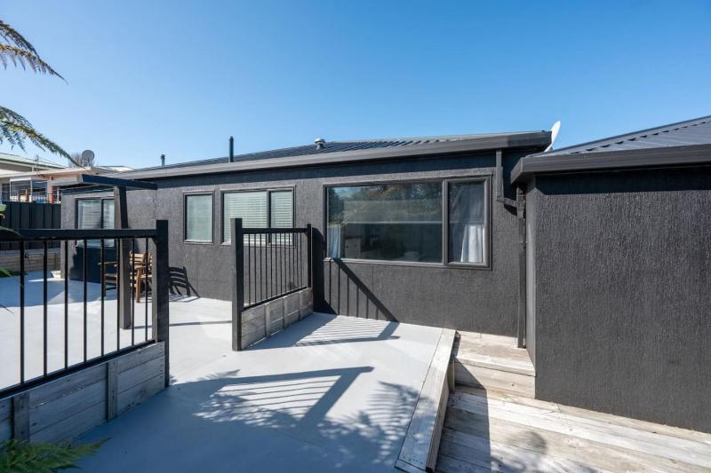 Te Aroha Whare Cozy 3BR Retreat With Garage and BBQ - image 25