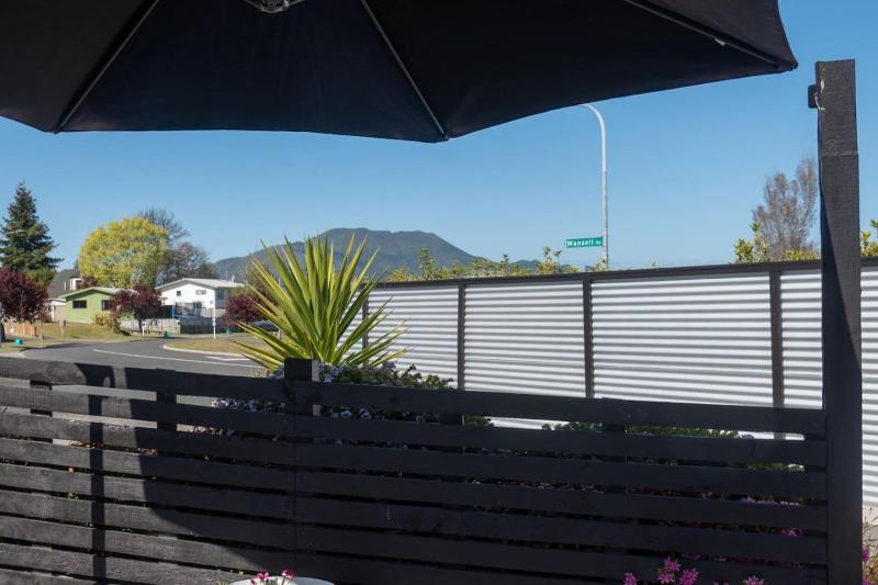 Te Aroha Whare Cozy 3BR Retreat With Garage and BBQ - image 18
