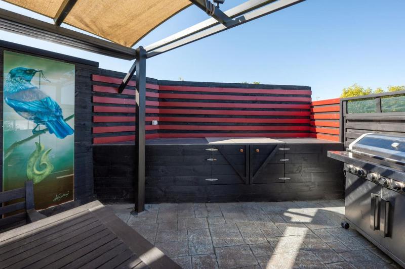 Te Aroha Whare Cozy 3BR Retreat With Garage and BBQ - image 23