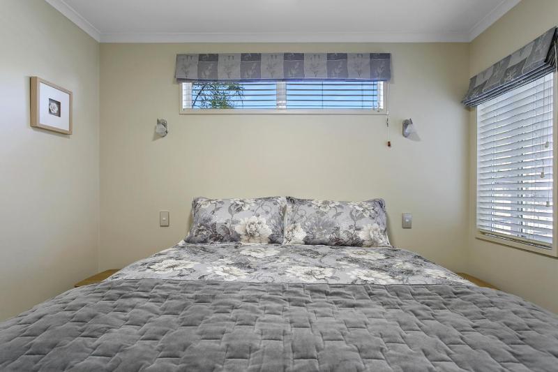 Stunning 3BR Home With Spa Bath Mountain and Lake Views - image 4