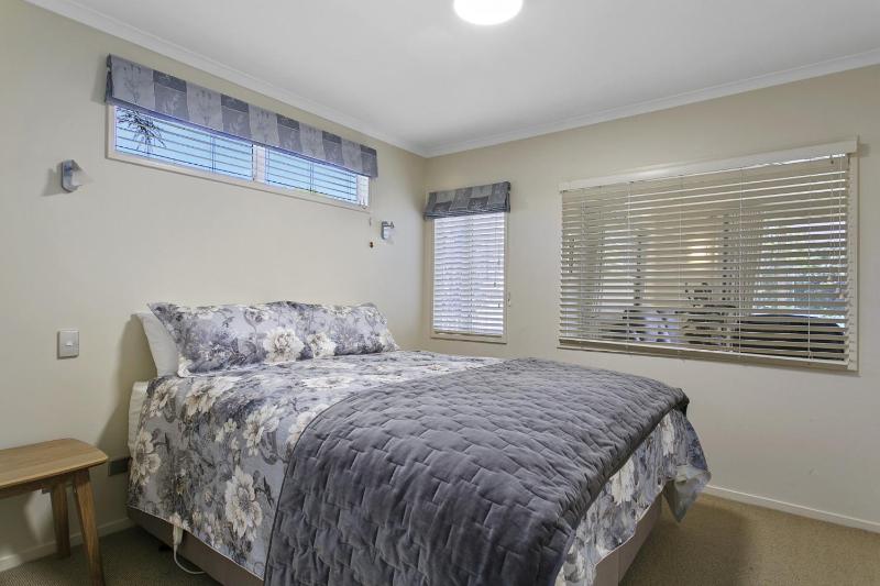 Stunning 3BR Home With Spa Bath Mountain and Lake Views - image 12