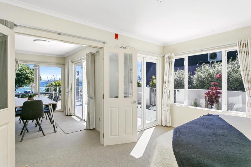Stunning 3BR Home With Spa Bath Mountain and Lake Views - image 8