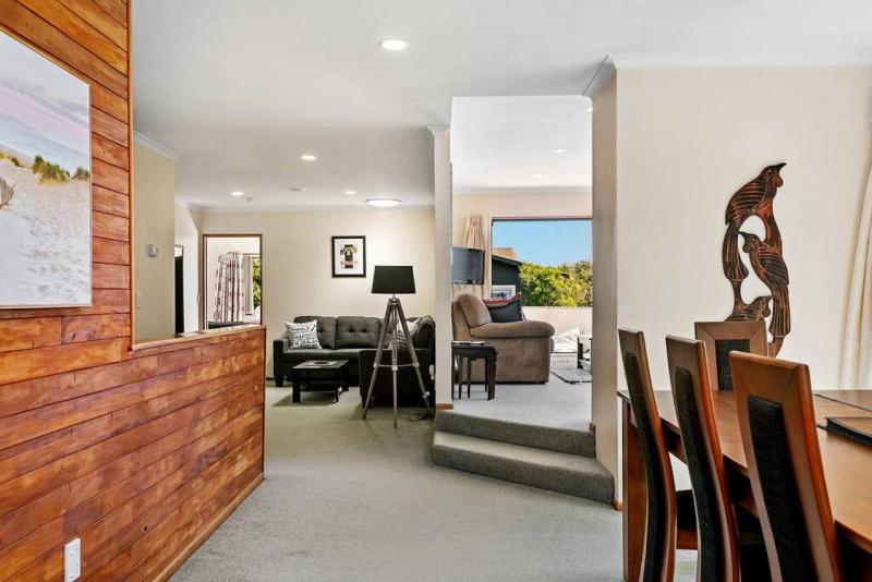 Tuis Place Spacious 3BR Retreat Near Town Centre - image 16
