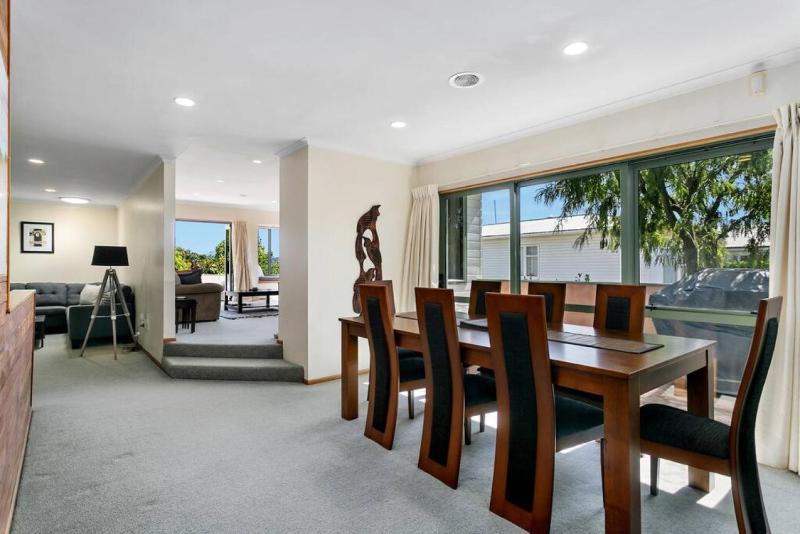 Tuis Place Spacious 3BR Retreat Near Town Centre - image 19