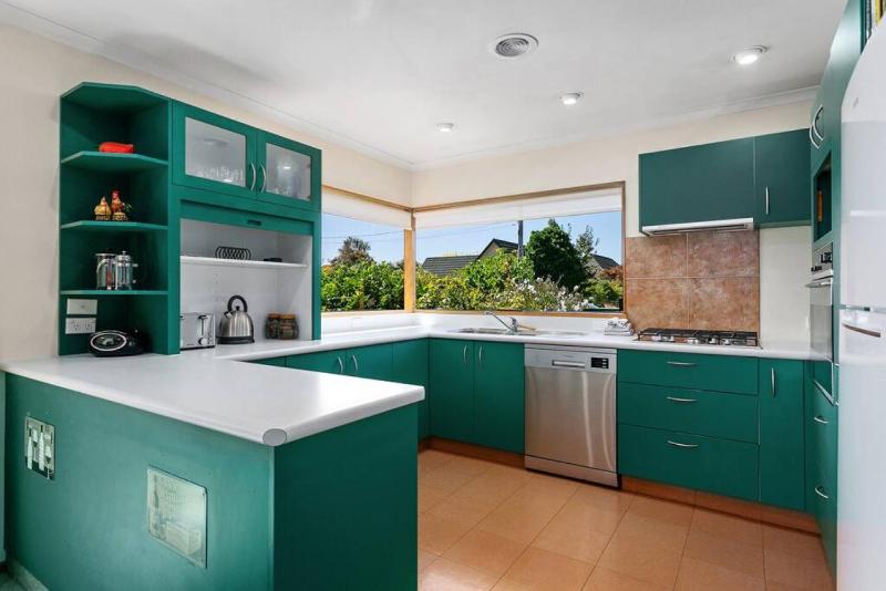 Tuis Place Spacious 3BR Retreat Near Town Centre - image 9