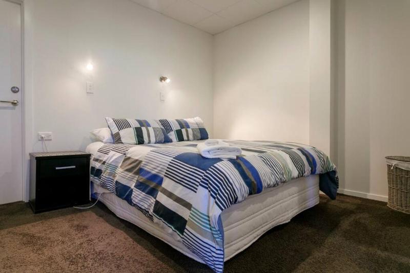 Taupo Getaway Private 2BR Apartment With Courtyard - image 2