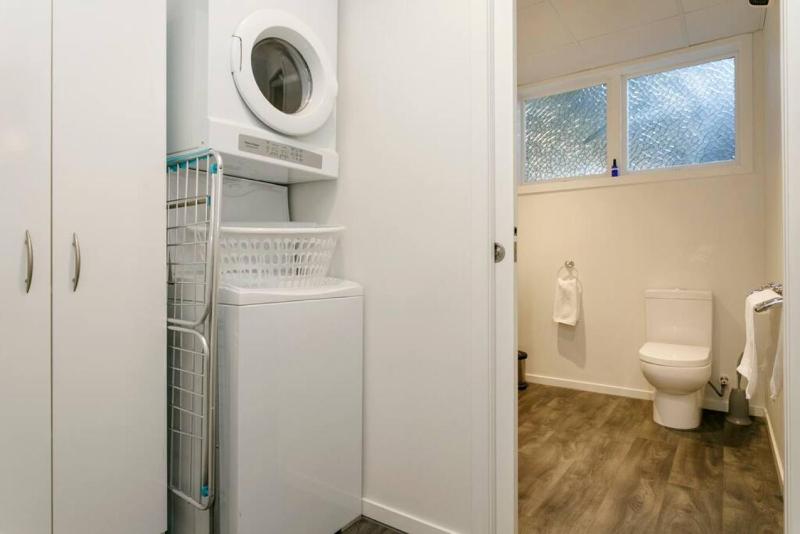 Taupo Getaway Private 2BR Apartment With Courtyard - image 12