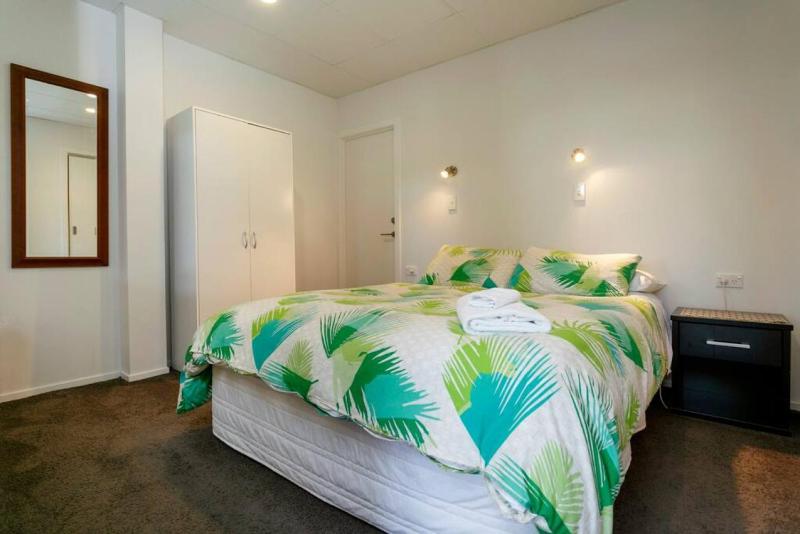 Taupo Getaway Private 2BR Apartment With Courtyard - image 6
