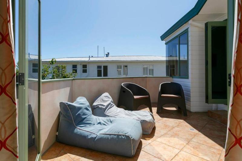 Tuis Place Spacious 3BR Retreat Near Town Centre - image 23