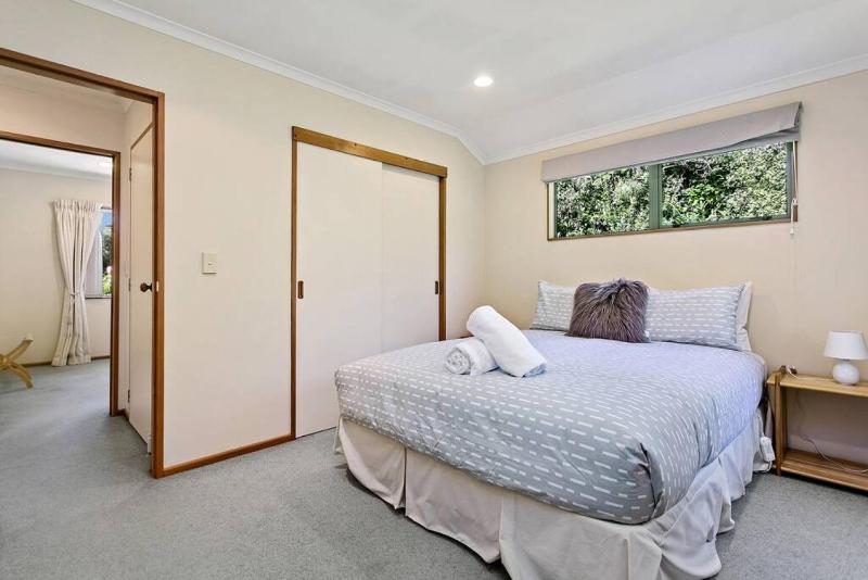 Tuis Place Spacious 3BR Retreat Near Town Centre - image 24