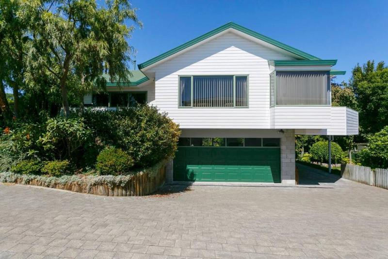 Tuis Place Spacious 3BR Retreat Near Town Centre - image 20