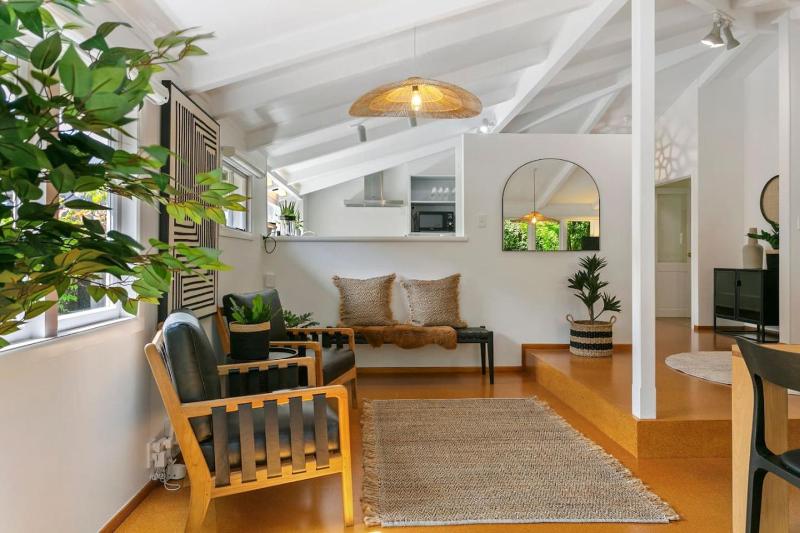 Huia Haven Rustic Garden Retreat With King Suite - image 34