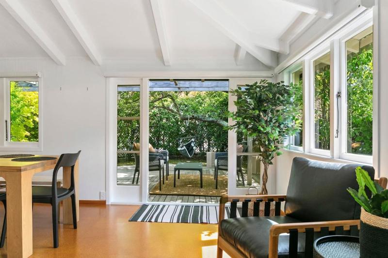 Huia Haven Rustic Garden Retreat With King Suite - image 33