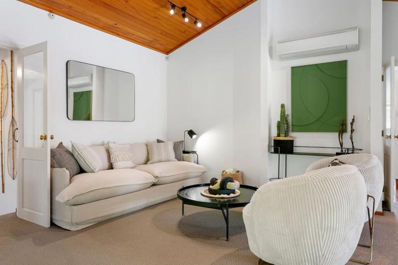 Huia Haven Rustic Garden Retreat With King Suite - image 46