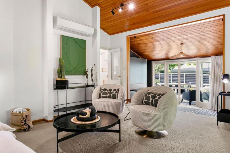 Huia Haven Rustic Garden Retreat With King Suite - image 38