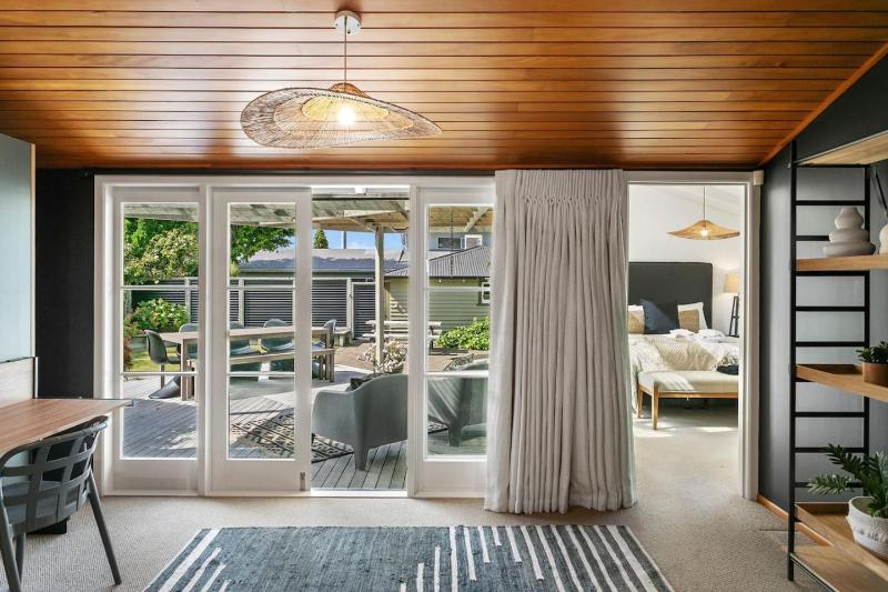 Huia Haven Rustic Garden Retreat With King Suite - image 14