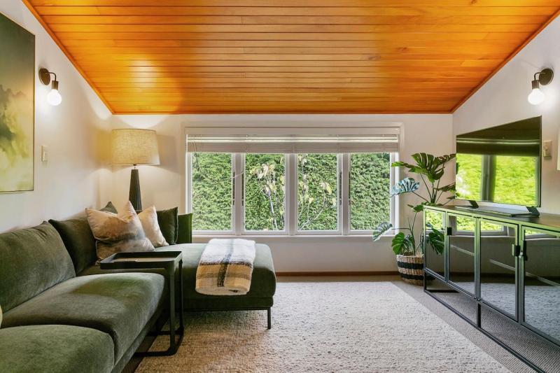 Huia Haven Rustic Garden Retreat With King Suite - image 22