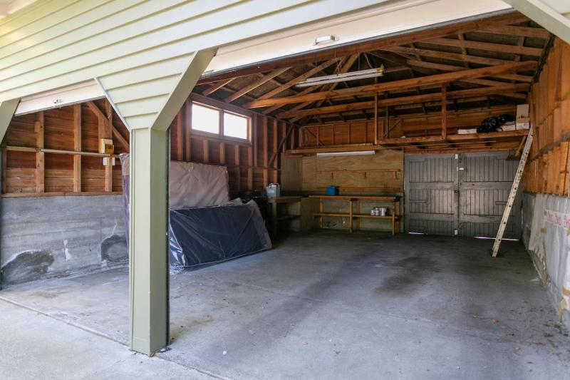 Huia Haven Rustic Garden Retreat With King Suite - image 40
