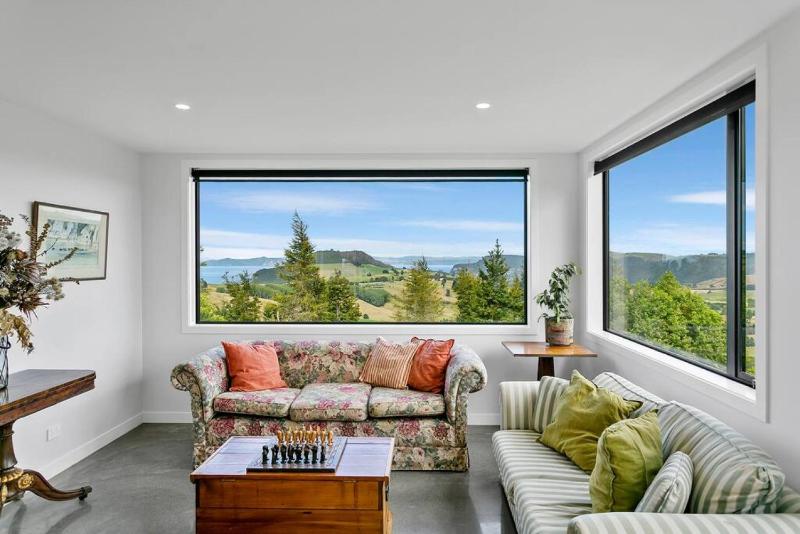 Peaceful Luxury Retreat with Lake Views and Spa Pool - image 5