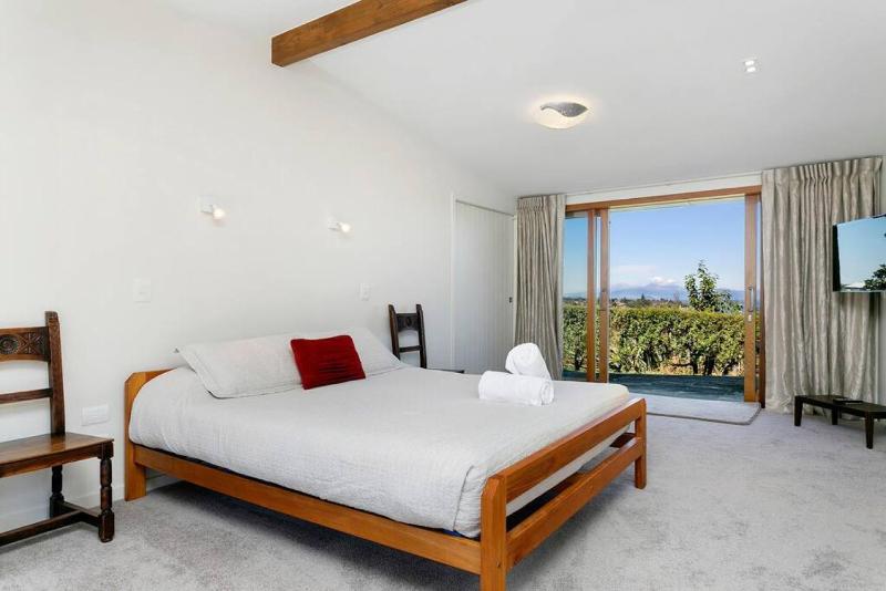 Ultimate Retreat With Heated Floors and Private Mineral Spa - image 15