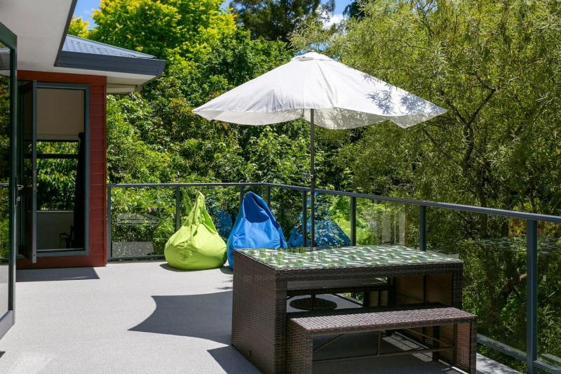 Treetop Living Peaceful 4BR With Scenic Bush Views - image 14