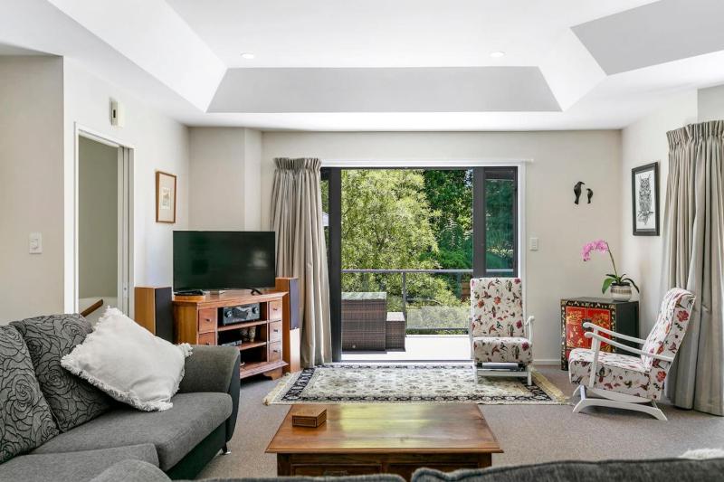 Treetop Living Peaceful 4BR With Scenic Bush Views - image 13