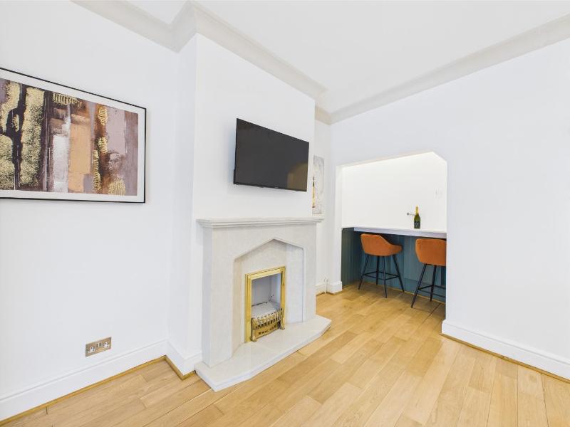Queens Road by Signature Stays - Modern - Central - image 4