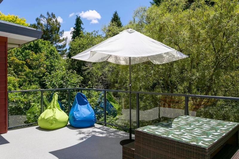 Treetop Living Peaceful 4BR With Scenic Bush Views - image 9