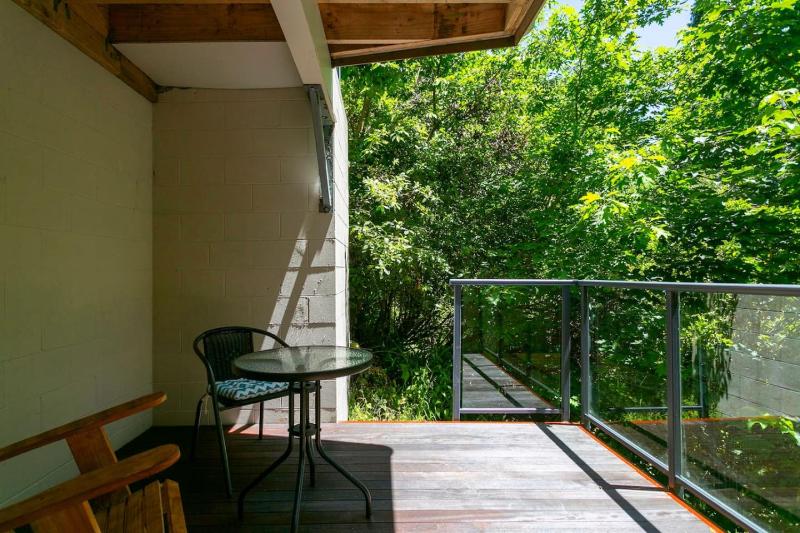 Treetop Living Peaceful 4BR With Scenic Bush Views - image 28
