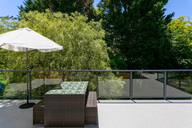 Treetop Living Peaceful 4BR With Scenic Bush Views - image 11