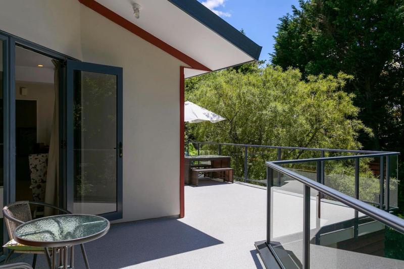 Treetop Living Peaceful 4BR With Scenic Bush Views - image 31