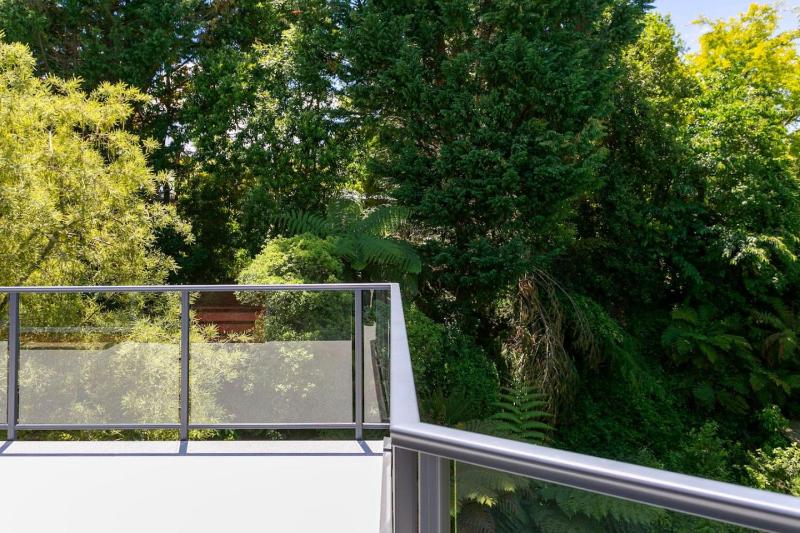 Treetop Living Peaceful 4BR With Scenic Bush Views - image 30