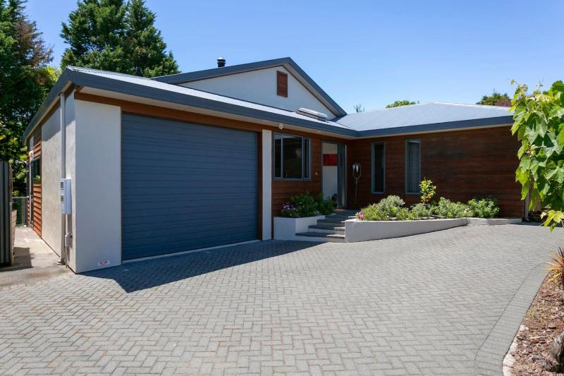 Treetop Living Peaceful 4BR With Scenic Bush Views - image 22